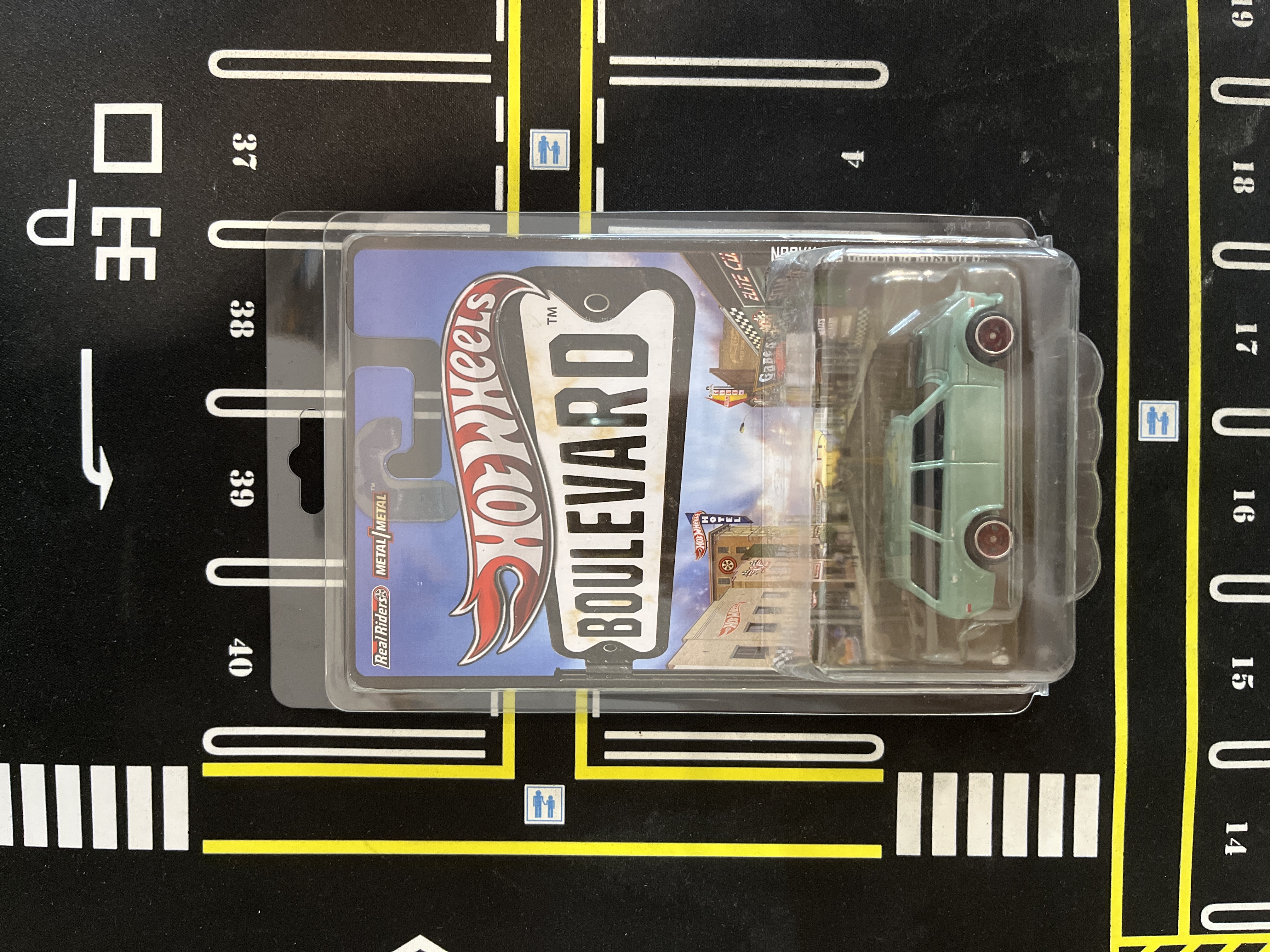 Hotwheels Boulevard ‘71 Datsun Bluebird 510 Wagon
