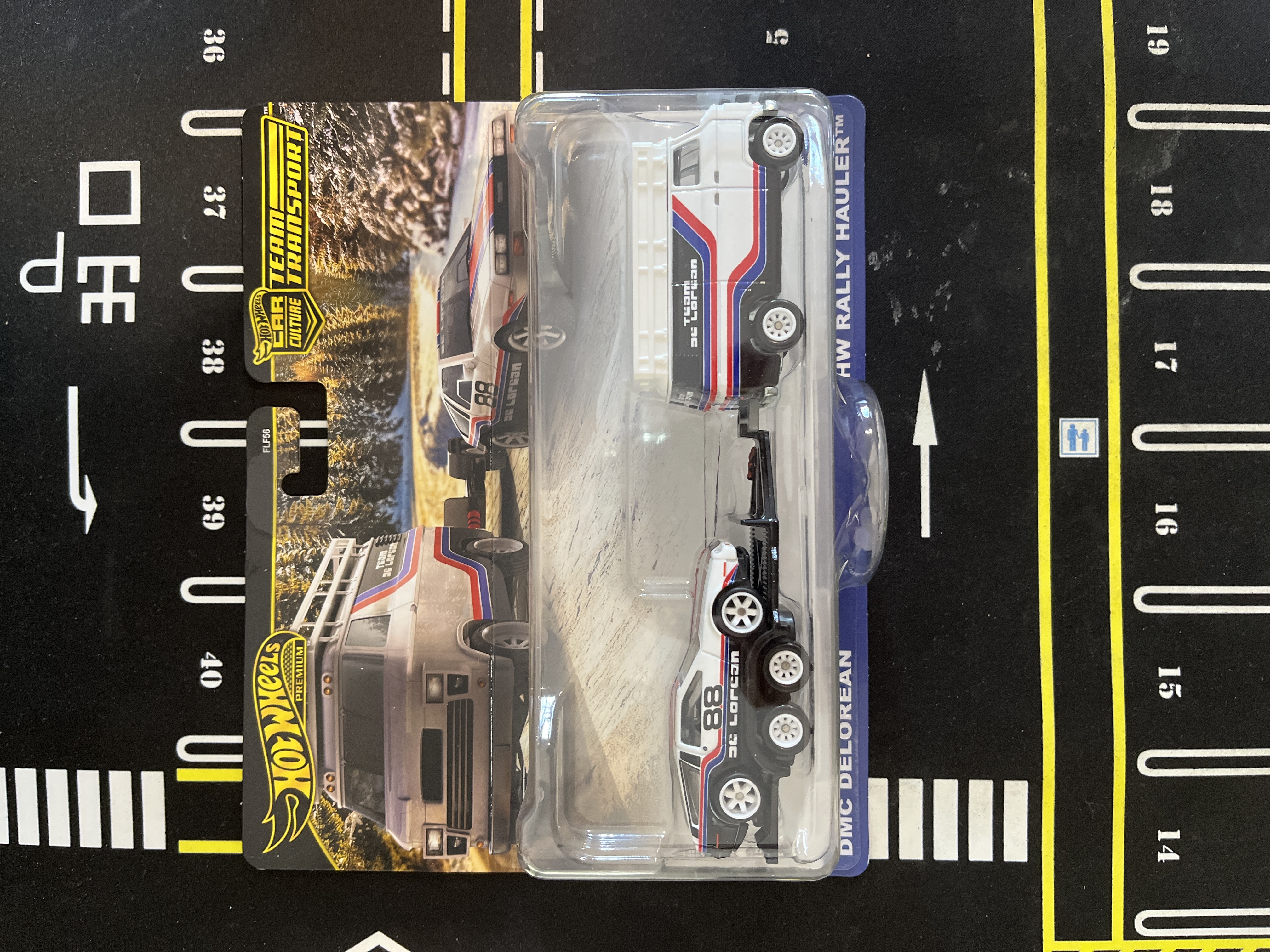 Hotwheels Team Transport DMC Delorean & Hw Rally Hauler