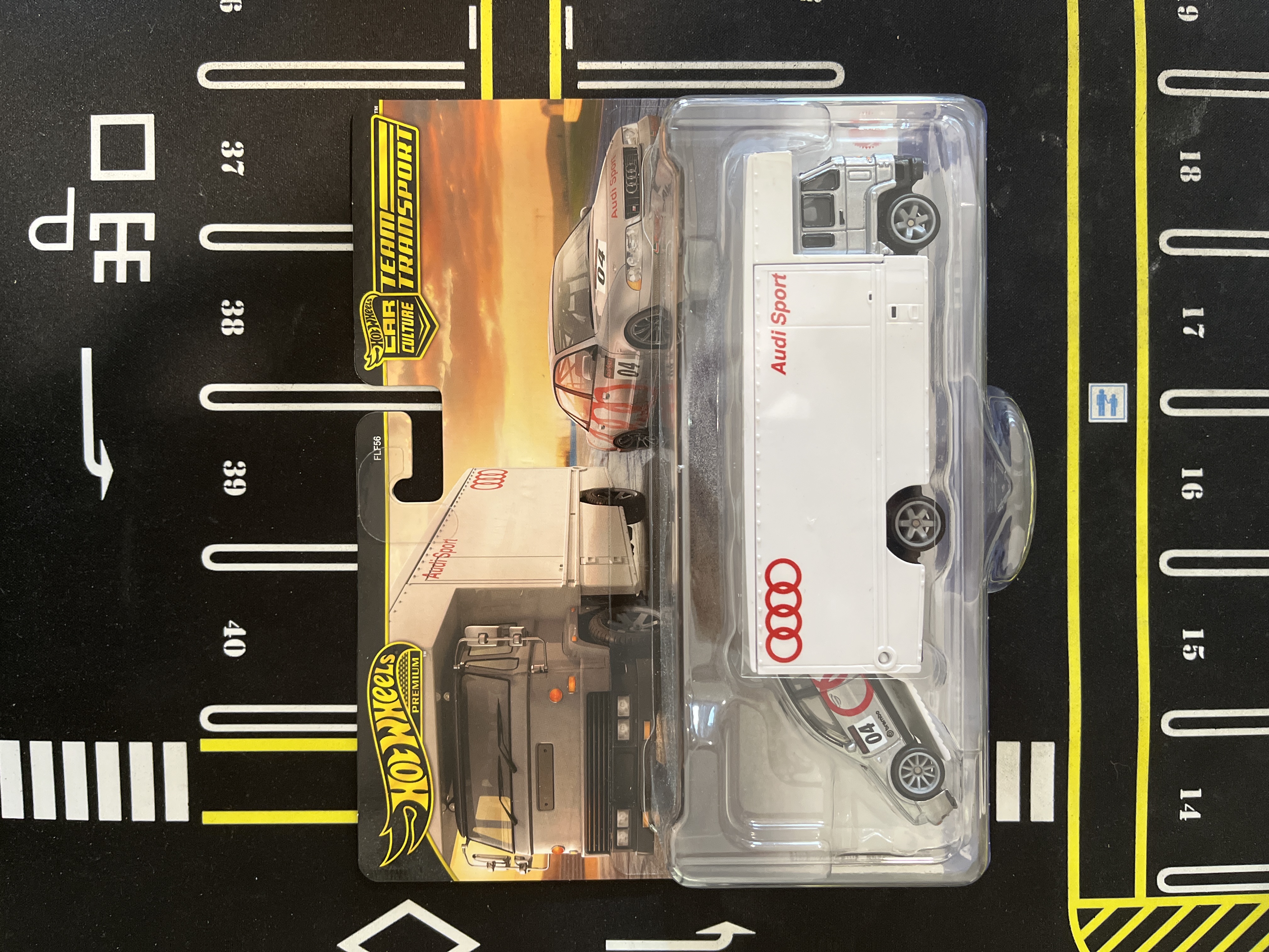 Hotwheels Team Transport Audi S4 Quattro & Fleet Flyer