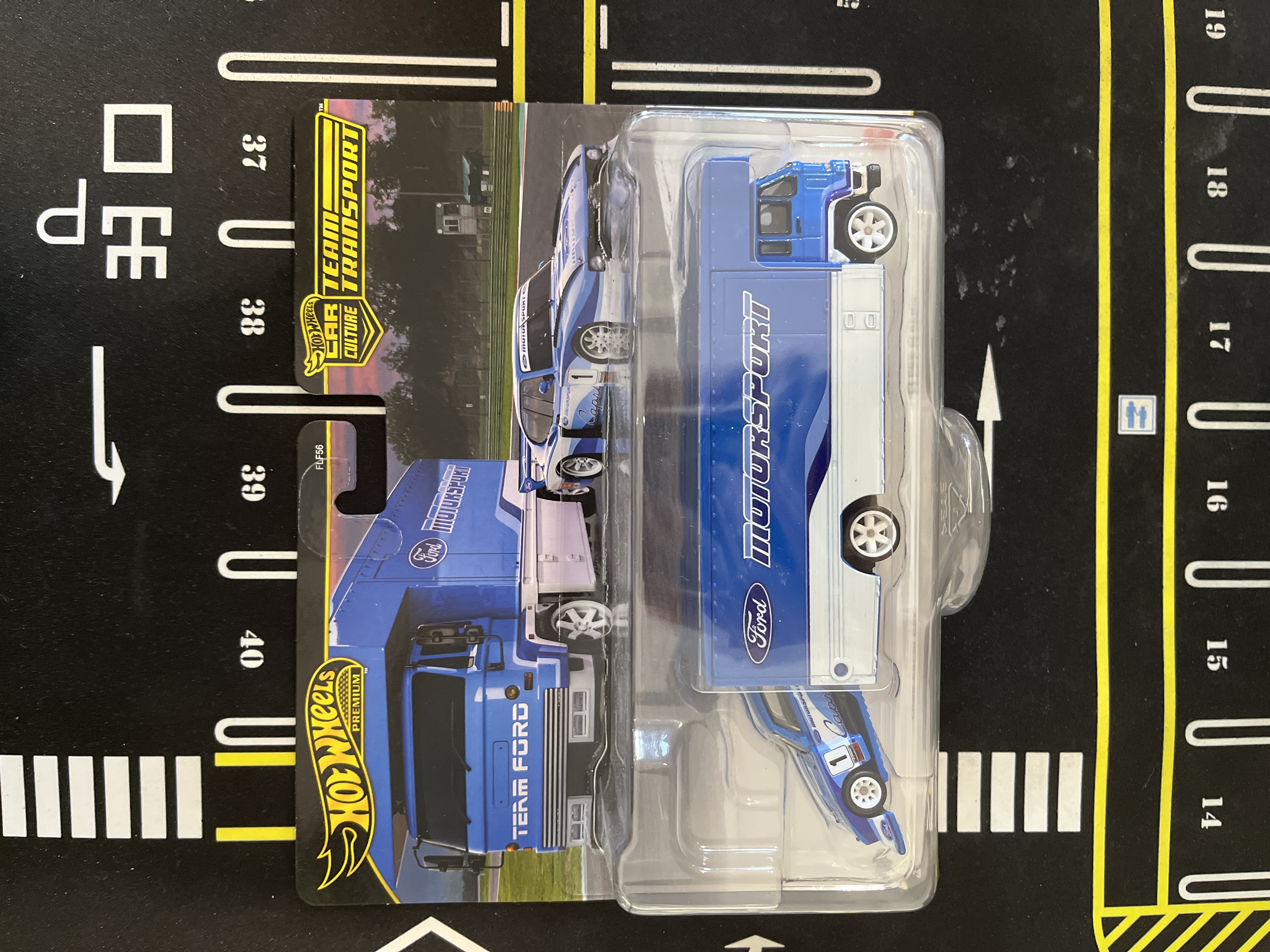 Hotwheels Team Transport Ford Capri GR5 & Fleet Flyer