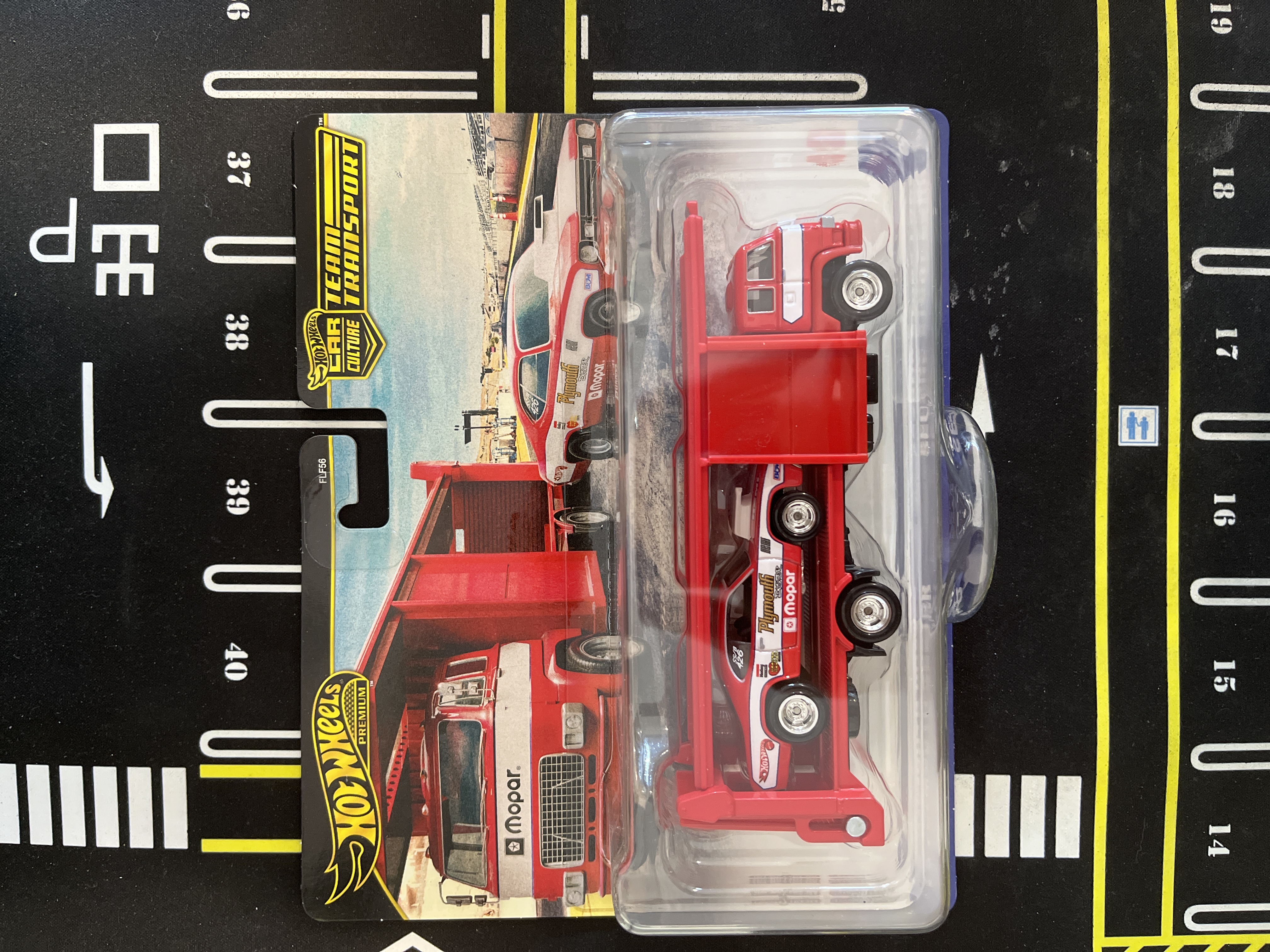 Hotwheels Team Transport ‘73 Plymouth Duster & Second Story Lorry