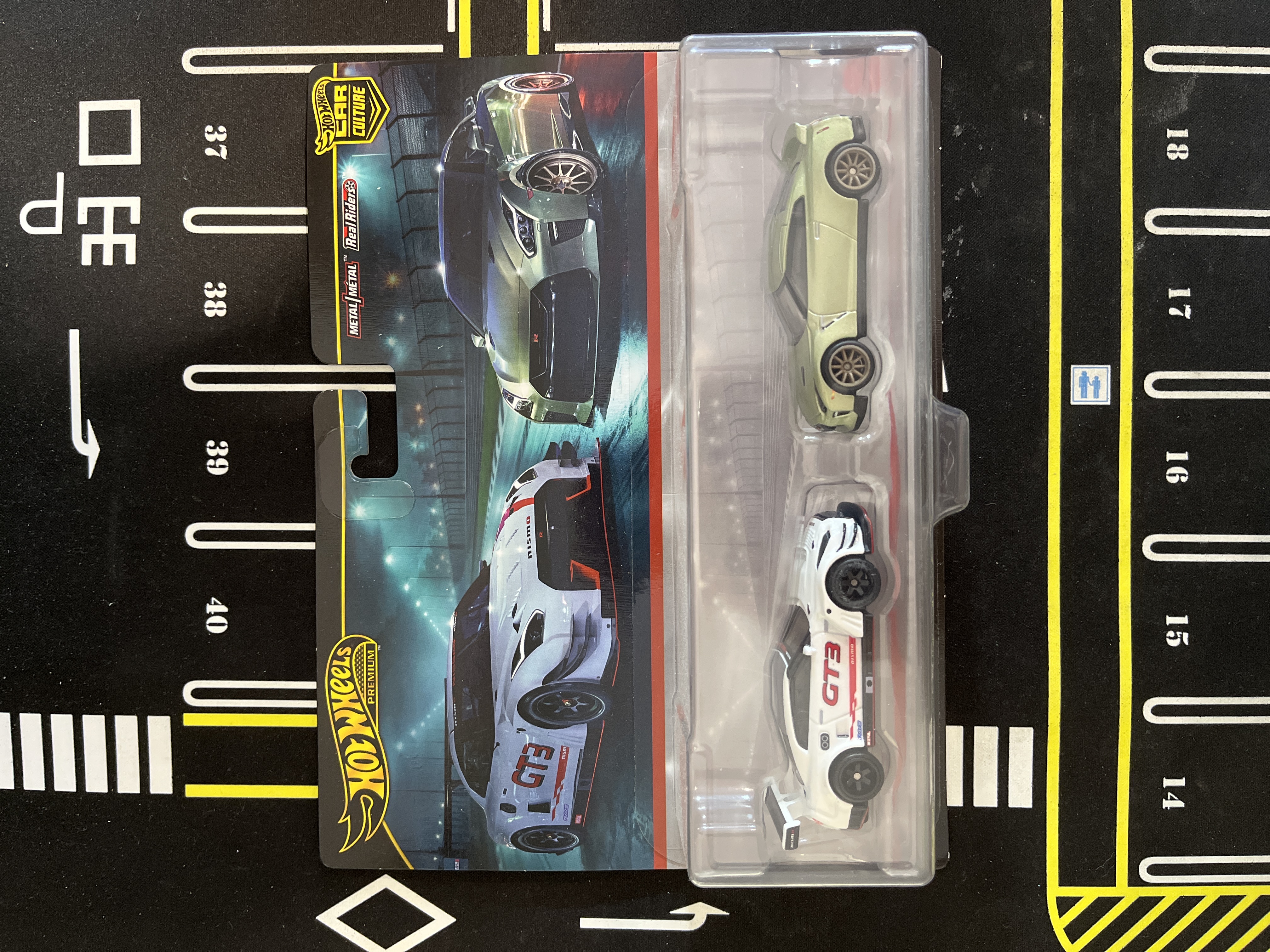 Hotwheels Premium Twin Pack Nissan GT-R Nismo GT3 & Nissan GT-R (R35)