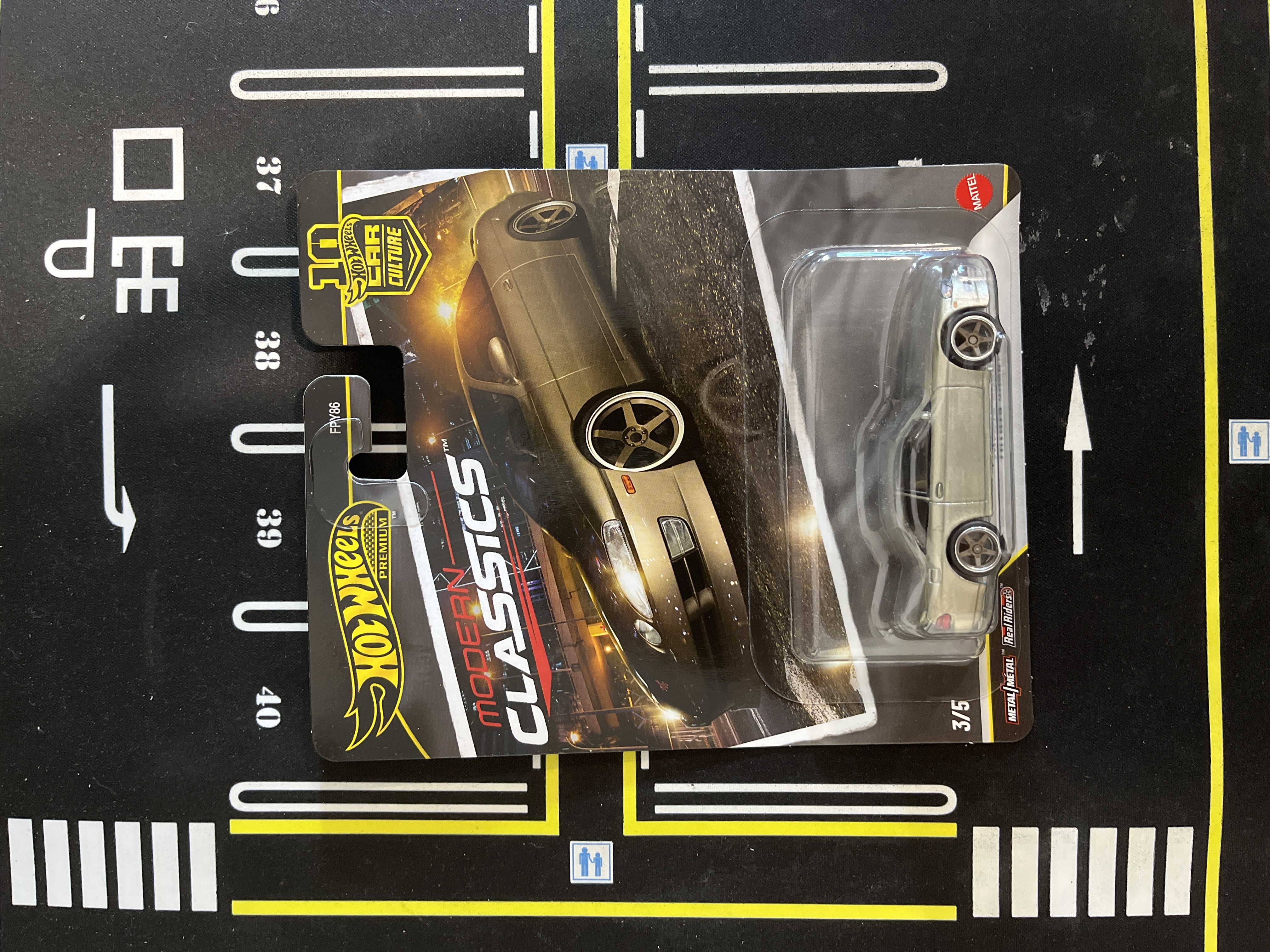 Hotwheels Premium Modern Classic Toyota Soarer