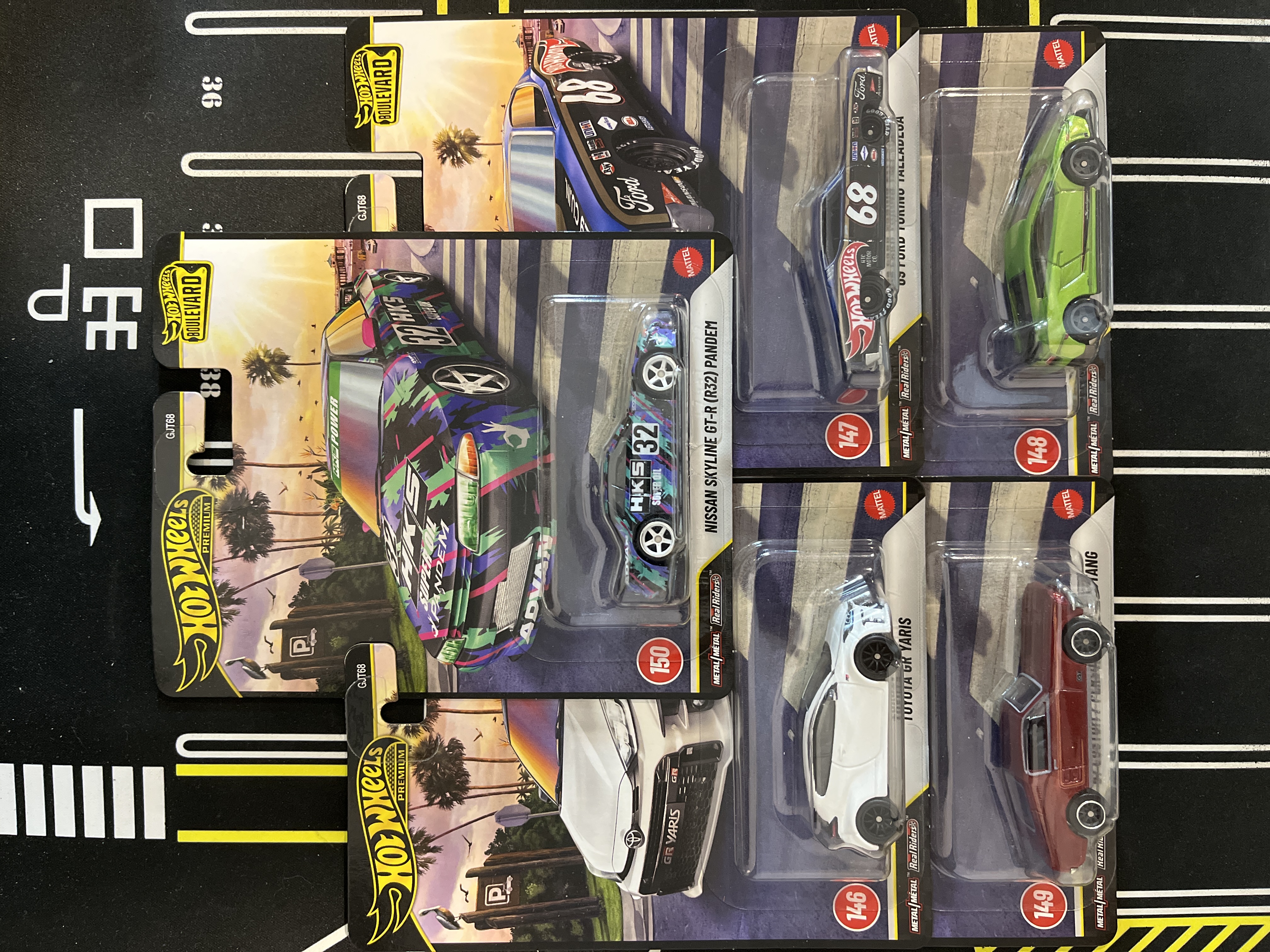 Hotwheels Set Boulevard ( R33, GR Yaris, Lamborghini Gallardo, Ford Torino, Personnalise Mustang )