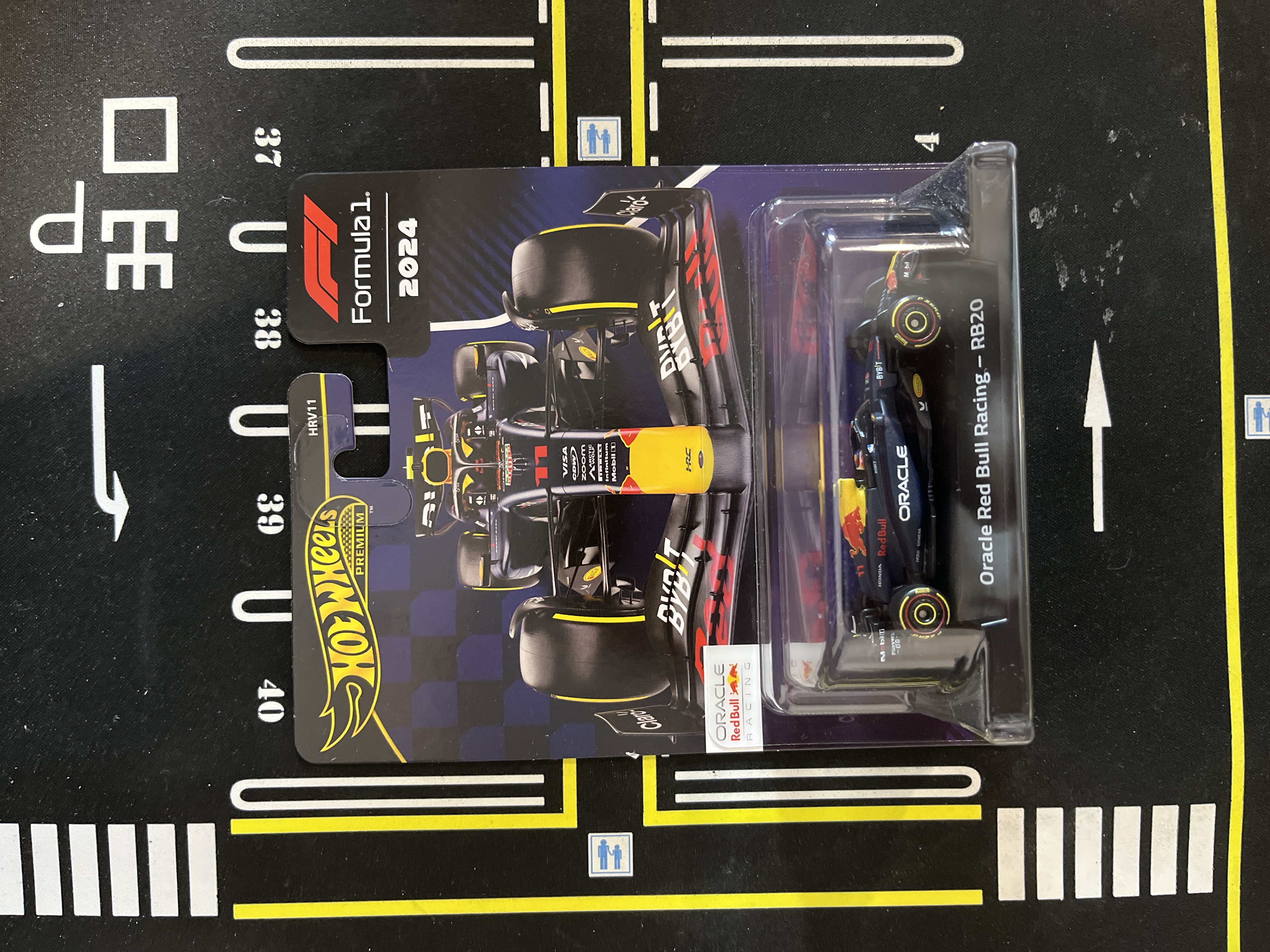 Hotwheels Premium Formula 1 Oracle Red Bull Racing #11 2024