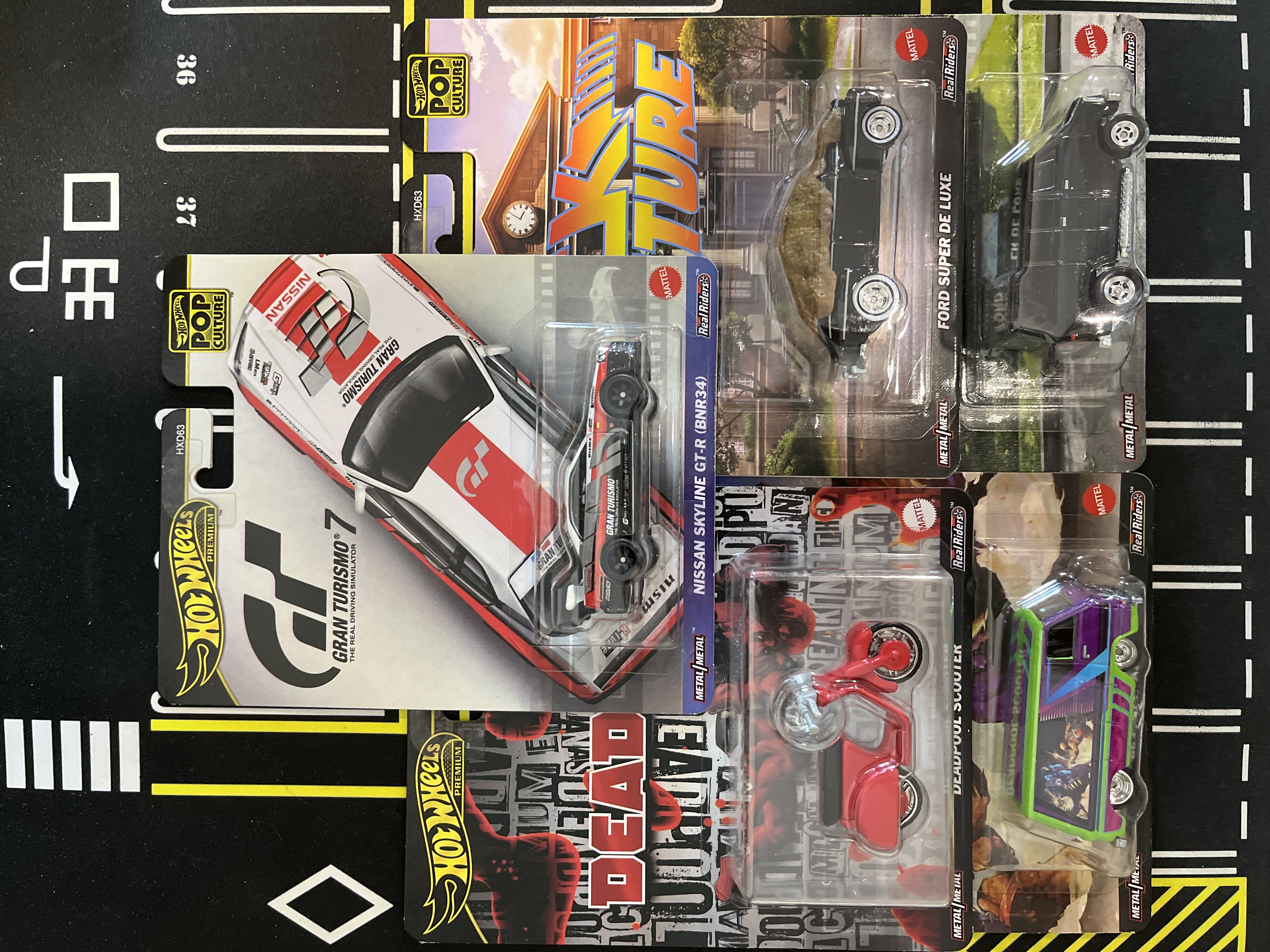 Hotwheels Set HXD63 ( R34, Vespa, Super De Luxe, Dodge A100, Dodge Ram Van )