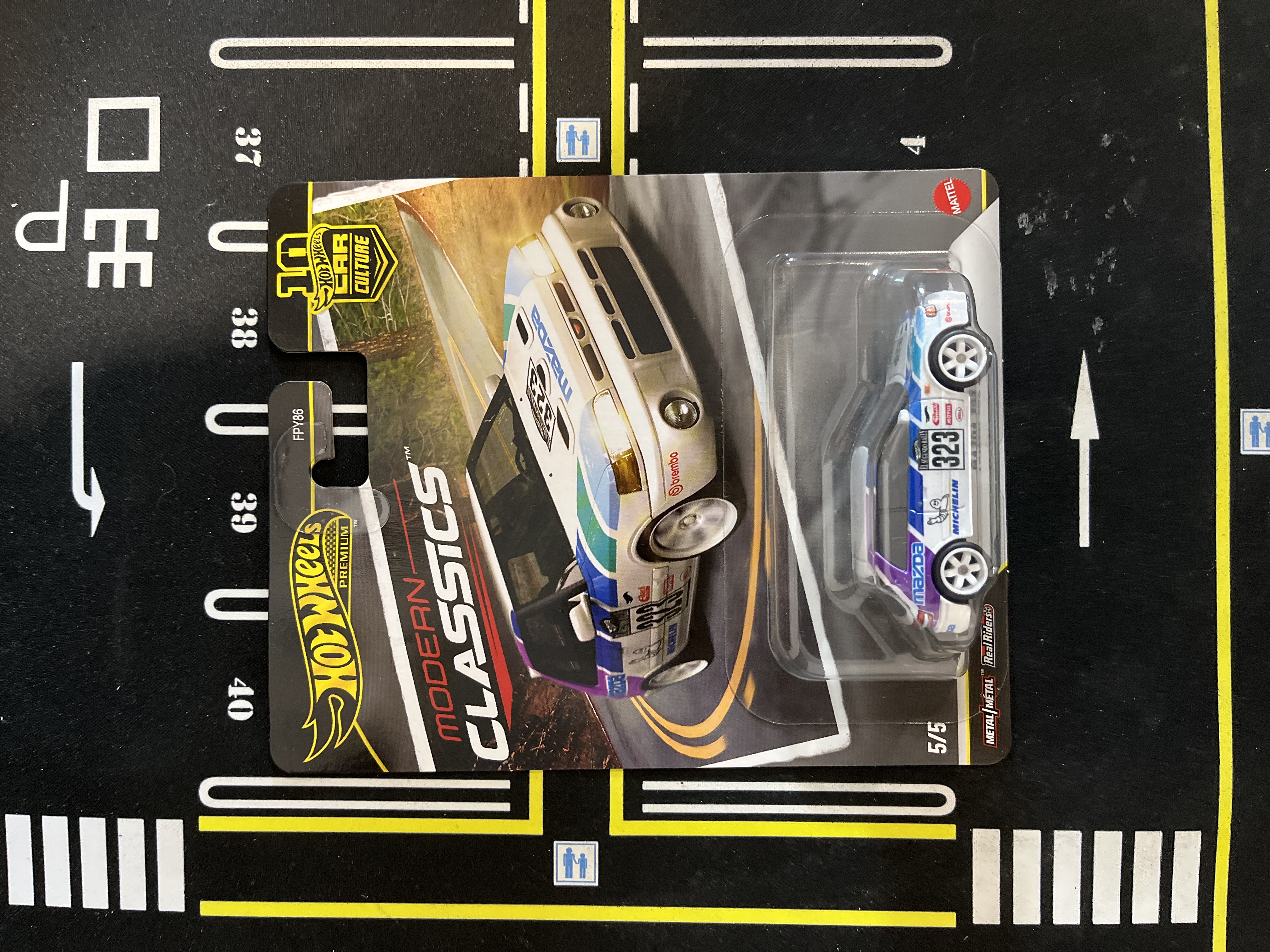 Hotwheels Premium Modern Classic Mazda 323 GTR