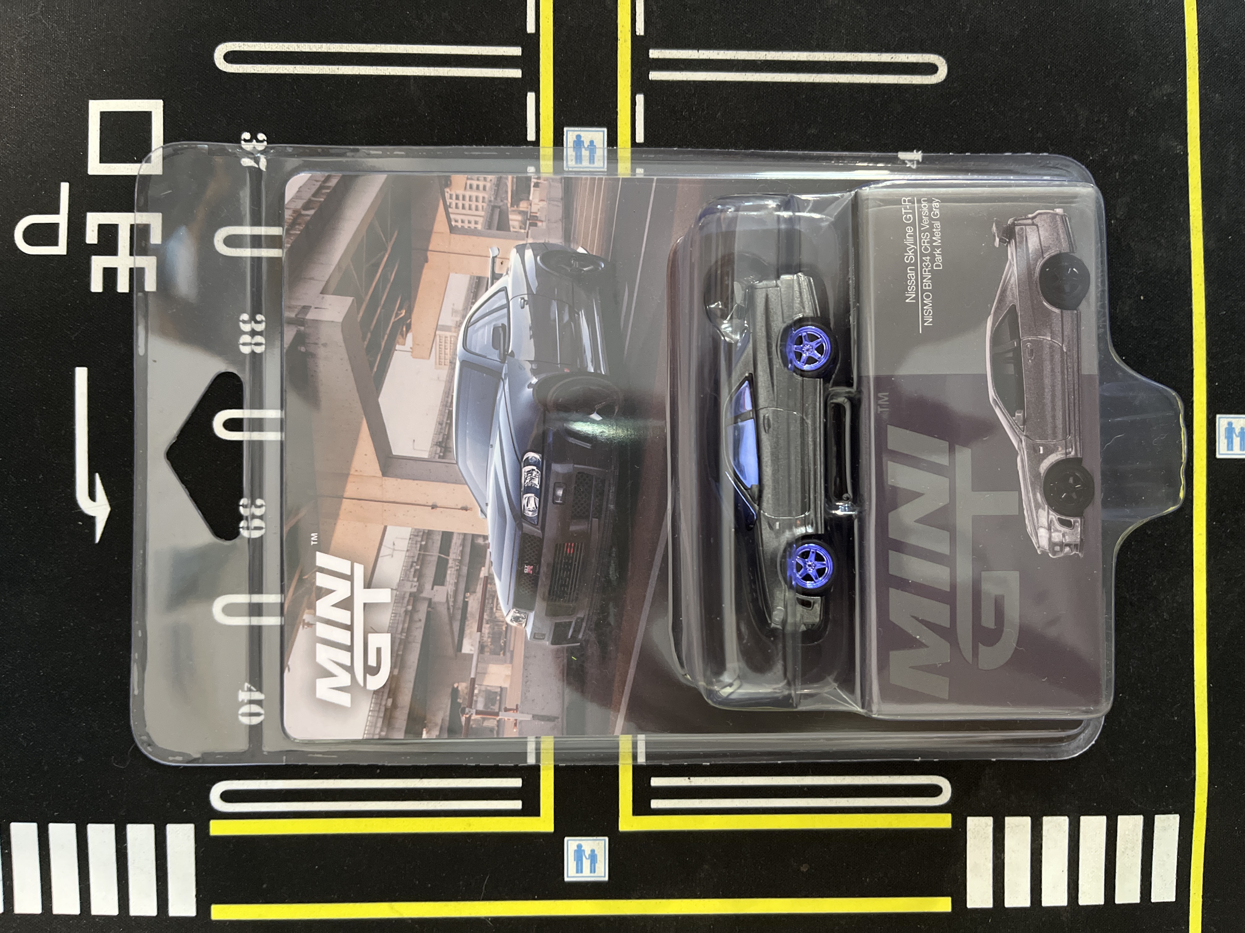 MGT01160 BL - MiniGT 1160 Nissan Skyline GT-R Nismo BNR34 CRS Version Dark Metal Gray Chase Car ( Sealed )