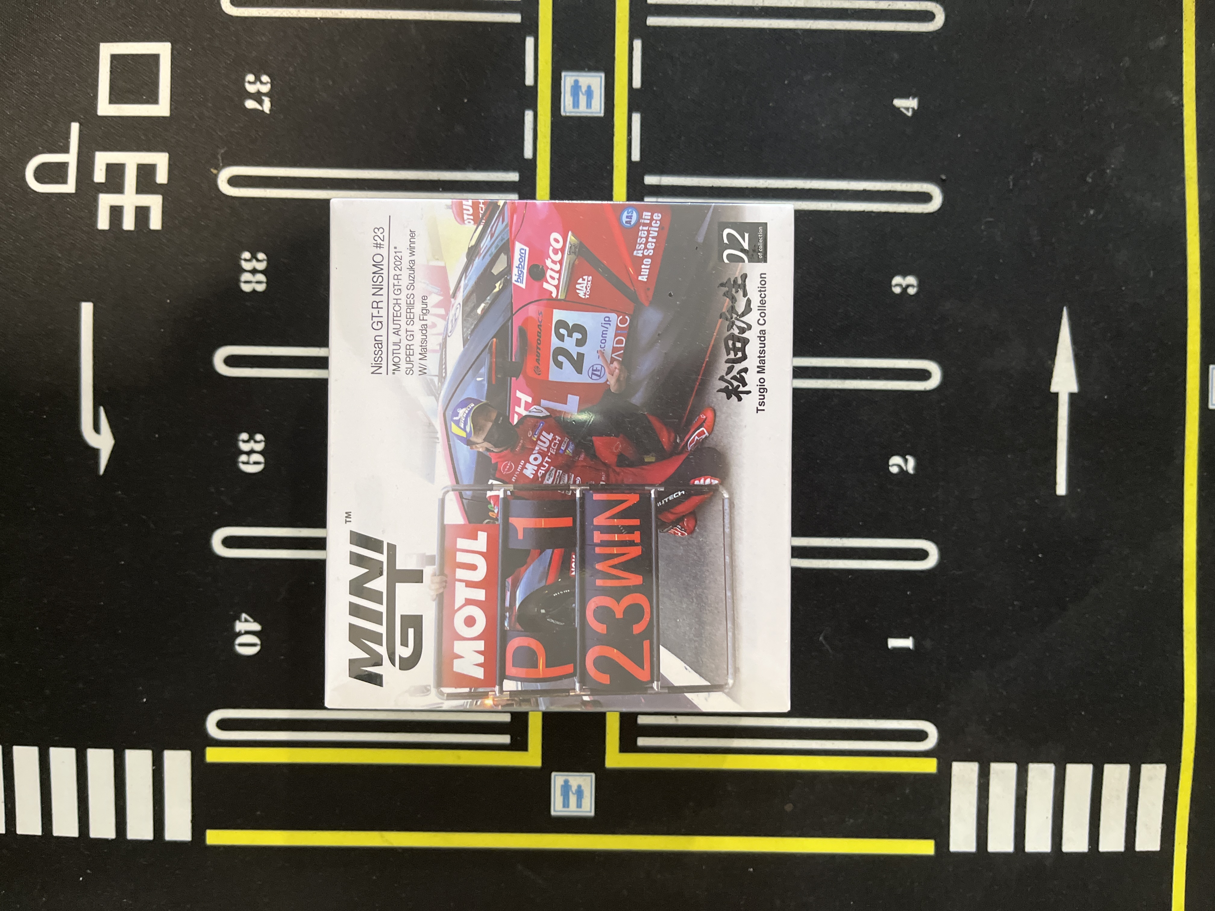MGT00875 - MiniGT 875 Nissan GT-R Nismo #23 Motul Autech GT-R 2021 Super GT Series Suzuka Winner W/Matsuda Figure ( Sealed )